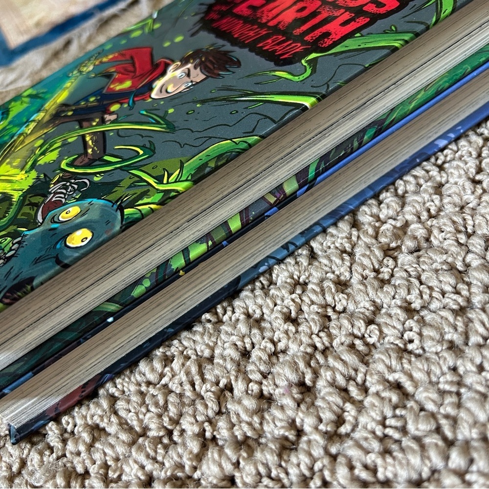 2 like new books from the series The Last Kids on Earth. 8-12 yrs old - Picture 6 of 6
